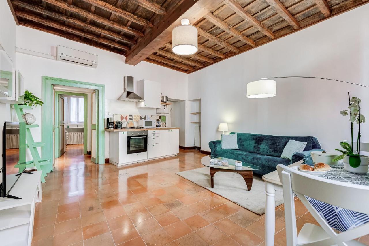 The Unique Pantheon Apartment Rome