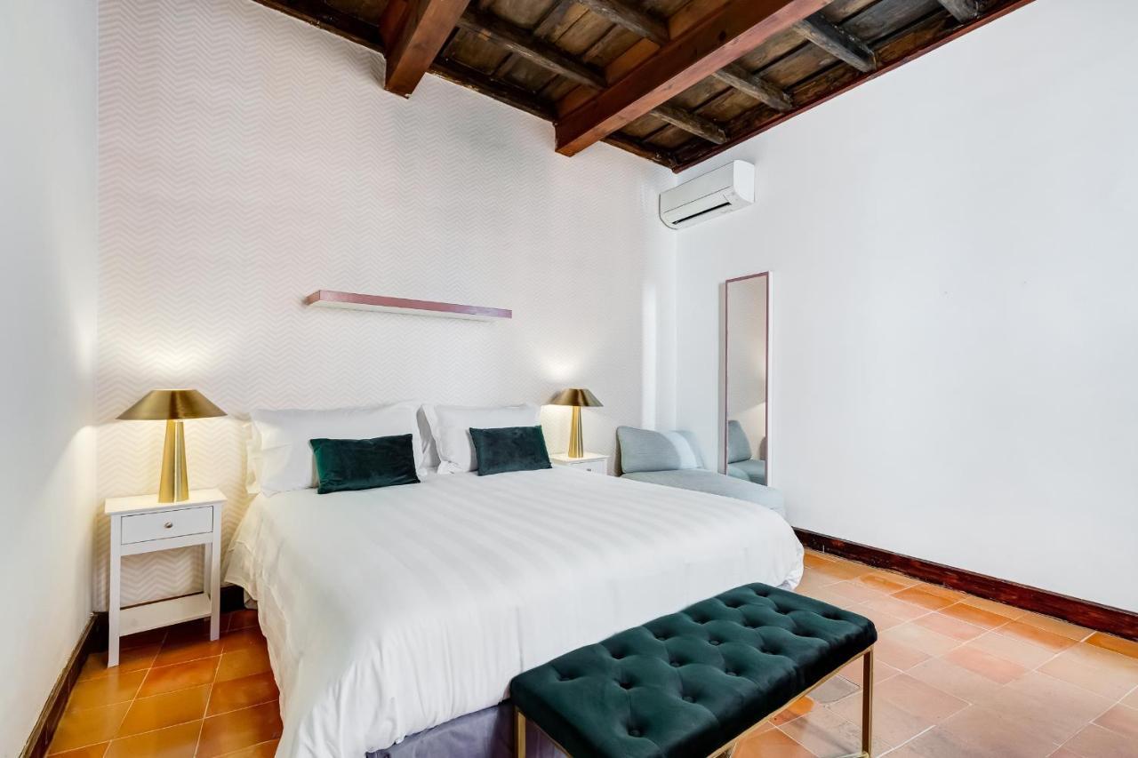 The Unique Pantheon Apartment